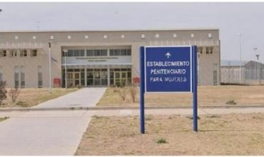 Ordenan detener a 10 guardiacárceles acusadas de golpear a un interno trans en Córdoba