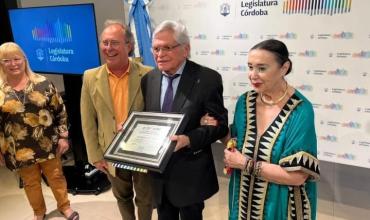 Rony Vargas repasó su trayectoria y recordó sus inicios en la radio tras el reconocimiento de la Legislatura de Córdoba