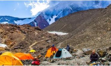 Rescataron a dos montañistas que se habían extraviado en Mendoza