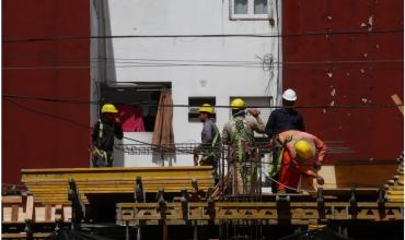 El 72% de los trabajadores percibe un sueldo menor a un millón de pesos y enfrenta dificultades para llegar a fin de mes