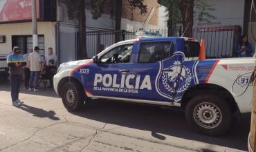 Una persona se descompensó en la vereda y fue asistida por emergencias médicas