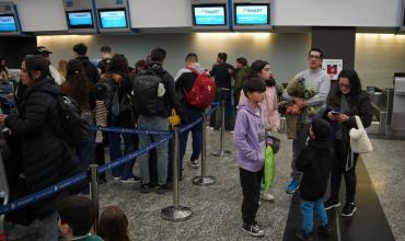 Controladores aéreos preparan medidas de fuerza que pueden afectar los vuelos en las fiestas