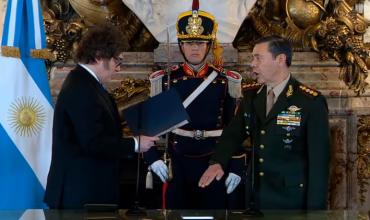 Javier Milei le tomó juramento al militar Carlos Presti como ministro de Defensa