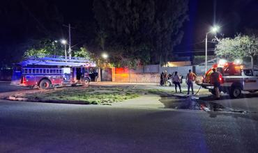 Incendio de un automóvil en el barrio El Chacho