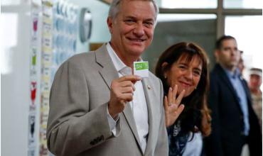 Tras emitir su voto, Kast aseguró que Chile atraviesa “una situación muy compleja”: “Dejaremos la vida por reconstruir”