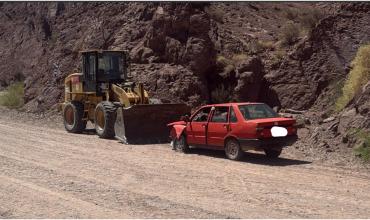 Vuelco en la Cuesta de La Troya: un joven conductor resultó lesionado y fue derivado al hospital