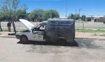 Se incendió un utilitario en zona sur de la ciudad