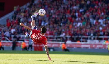 Santiago Montiel ganó el premio Puskás en la gala de los The Best por su golazo de chilena para Independiente