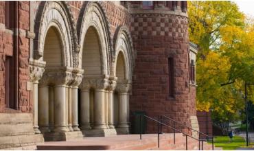 El jefe de la morgue de la facultad de Medicina de Universidad de Harvard vendía restos humanos