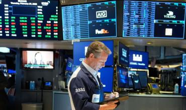 Los inversores esperan una baja adicional del riesgo país para que Argentina acceda al mercado internacional