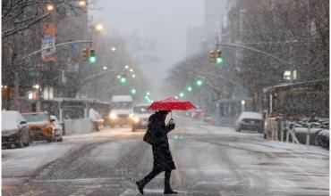 Nueva York se alista para la mayor nevada en tres años en medio de alertas por una tormenta invernal