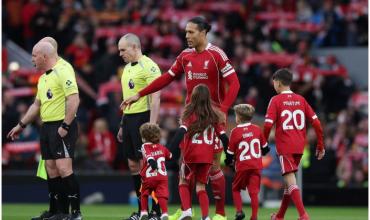 El tierno momento de Van Dijk con los hijos de Diogo Jota: el emotivo homenaje de los hinchas del Liverpool y Wolverhampton