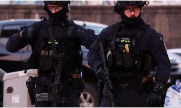 Australia refuerza la seguridad tras el ataque en Bondi Beach: policías con armas largas para recibir 2026 y evalúan desplegar al Ejército