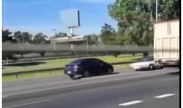 Un auto de colección valuado en 180 mil dólares chocó en Panamericana y quedó destruido