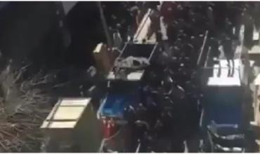 Tensión en Teherán tras la crisis económica: comerciantes protestaron en la calle y hubo gases lacrimógenos