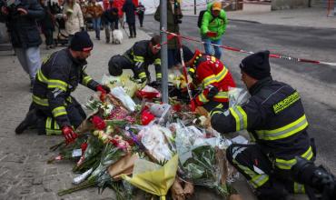 La policía suiza cree que las bengalas sobre botellas de champaña causaron el incendio mortal en Crans-Montana