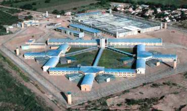 Intentaron ingresar alcohol a un penal de Córdoba dentro de botellas de edulcorante