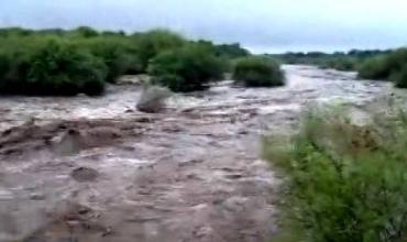Chepes: Río La Calera se desbordó al norte del departamento Rosario Vera Pañaloza tras las intensas lluvias