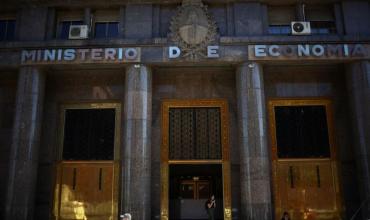 El Gobierno confirmó cómo pagará mañana los vencimientos de deuda por más de USD 4.200 millones