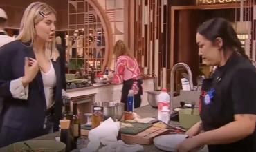 La incómoda reacción de Wanda Nara cuando Evelyn Botto le pidió un beso en “MasterChef Celebrity”