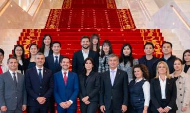 DIPUTADOS LIBERTARIOS VIAJARON A CHINA,  FIEL A LA DOBLE PERSONALIDAD LIBERTARIA. Dicen una cosa y hacen otra.