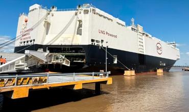Llegó a la Argentina el barco chino de la polémica y descargó cerca de 5.800 autos híbridos y eléctricos