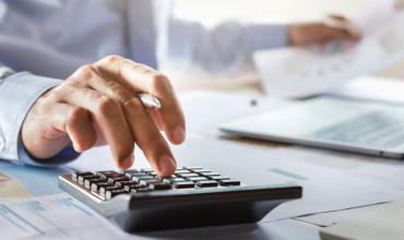 Cómo pedir el subsidio a la luz y al gas en la nueva web del Gobierno, paso a paso