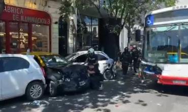Choque múltiple entre un colectivo y cuatro autos: siete heridos