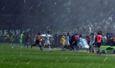 "Apocalipsis" en Independiente Rivadavia-Atl. Tucumán: así fue el granizo y el corte de luz en segundos