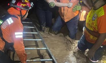 Asistieron a familias varadas por la crecida del Río Amarillo en Chilecito