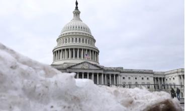 Las oficinas federales en Washington permanecerán cerradas el lunes y el Senado aplazó una sesión por el temporal