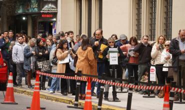 Colapso migratorio tras el anuncio de regularización en España: consulados y comisarías desbordados