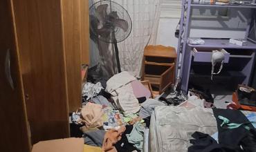 Aprovecharon que no había nadie, rompieron la ventana y desvalijaron la casa