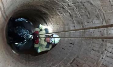 Una nena de 4 de años se cayó a un aljibe de Cosquín, su papá se tiró para salvarla y fueron rescatados