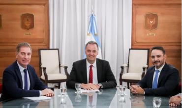 Tras desactivar la cumbre de gobernadores, Manuel Adorni y Diego Santilli se reunieron con otro aliado por la reforma laboral