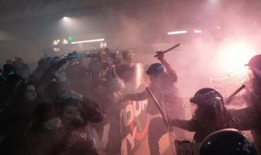 Tensión en los Juegos Olímpicos de Invierno: una marcha terminó con un brutal enfrentamiento entre policías y manifestantes