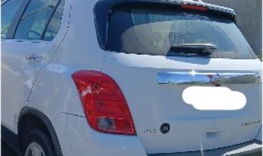 Un ciclista fue trasladado a un centro de salud tras chocar contra un auto estacionado