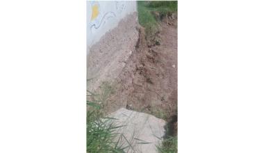 Ana, vecina del barrio Carlos Menem: “Una o dos lluvias más nos pueden llevar la casa completa”