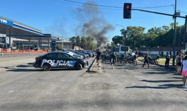 Corte de tránsito y “sirenazo” en Rosario por la protesta policial