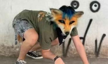 Una mujer denunció que su hija fue atacada por un joven “therian”