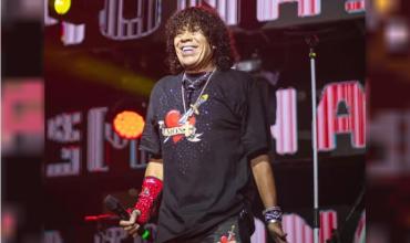 Preocupación por La Mona Jiménez: debió frenar su show en Córdoba por el calor extremo