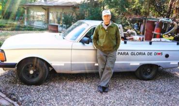 Un cordobés creó un auto que funciona con basura, planea viajar a Brasil y busca copiloto: los requisitos