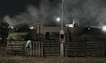 Desalojaron a una mujer con tres hijos de una vivienda del barrio Santa Bárbara