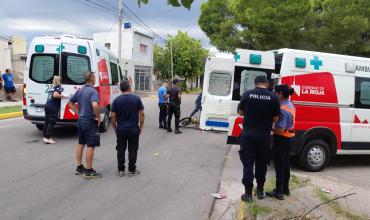 Tres heridos tras un violento choque entre motos en Roque Luna y Urquiza