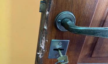 Violento robo en barrio Héroes de Malvinas: se llevaron $3 millones y un reloj de alto valor