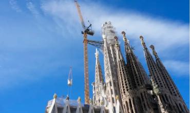 La Sagrada Familia alcanzó su altura máxima con la cruz de la torre de Jesús: cuánto mide