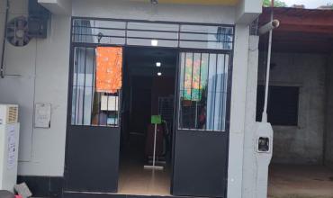 Roban seis riñoneras de una tienda sobre avenida Homero Coronel Montes