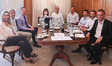 El Gobierno reúne a su mesa política para blindar la estrategia en el Congreso