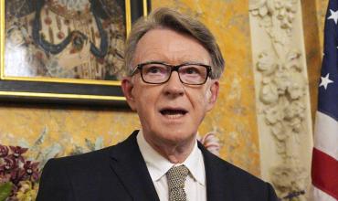 Arrestaron al ex embajador británico en Estados Unidos, Peter Mandelson, por las revelaciones del caso Epstein