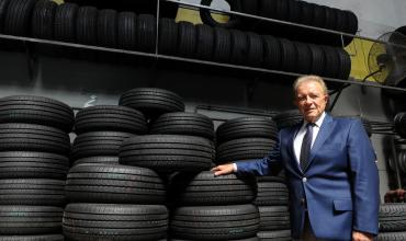  Un empresario dijo que “robaban” con los precios de las cubiertas y Milei lo cruzó